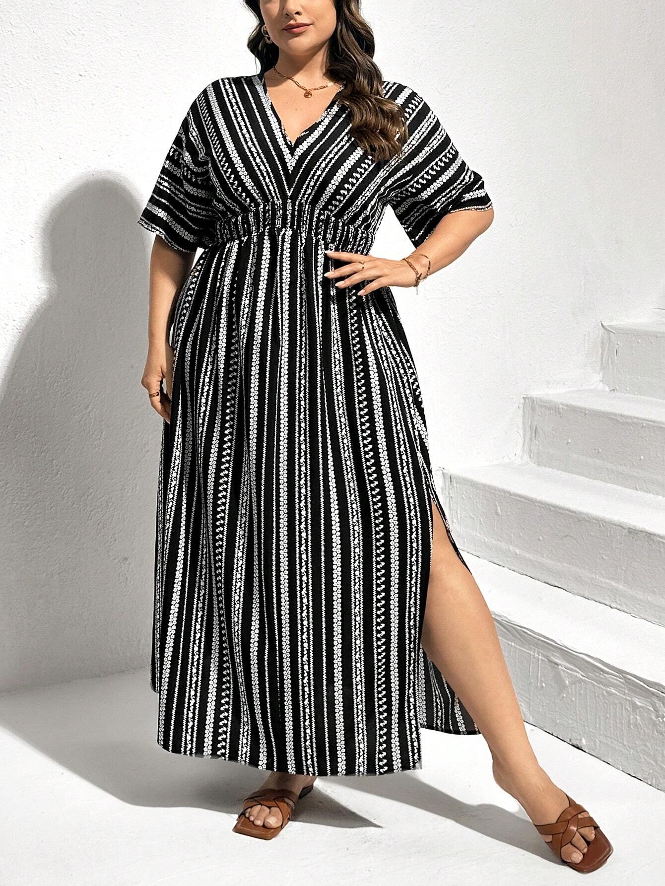 Vestido Essence Plus Size com Decote em V e Estampa